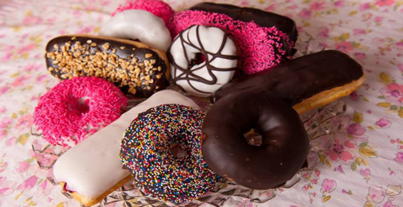 Pink bakery box with cupcakes